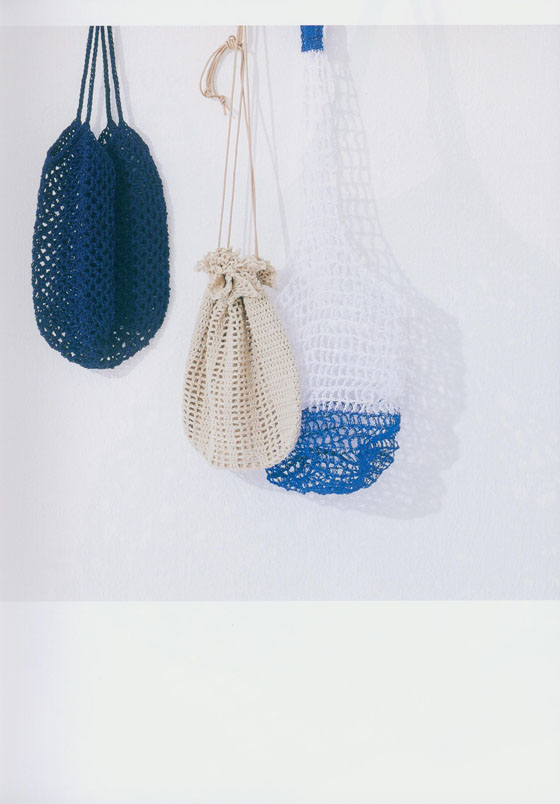 コットンやリネンの糸で作るかぎ針編みの33作品 夏糸で編むネットバッグ